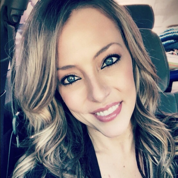 Meet your Posher, Nicole - Picture 1 of 1